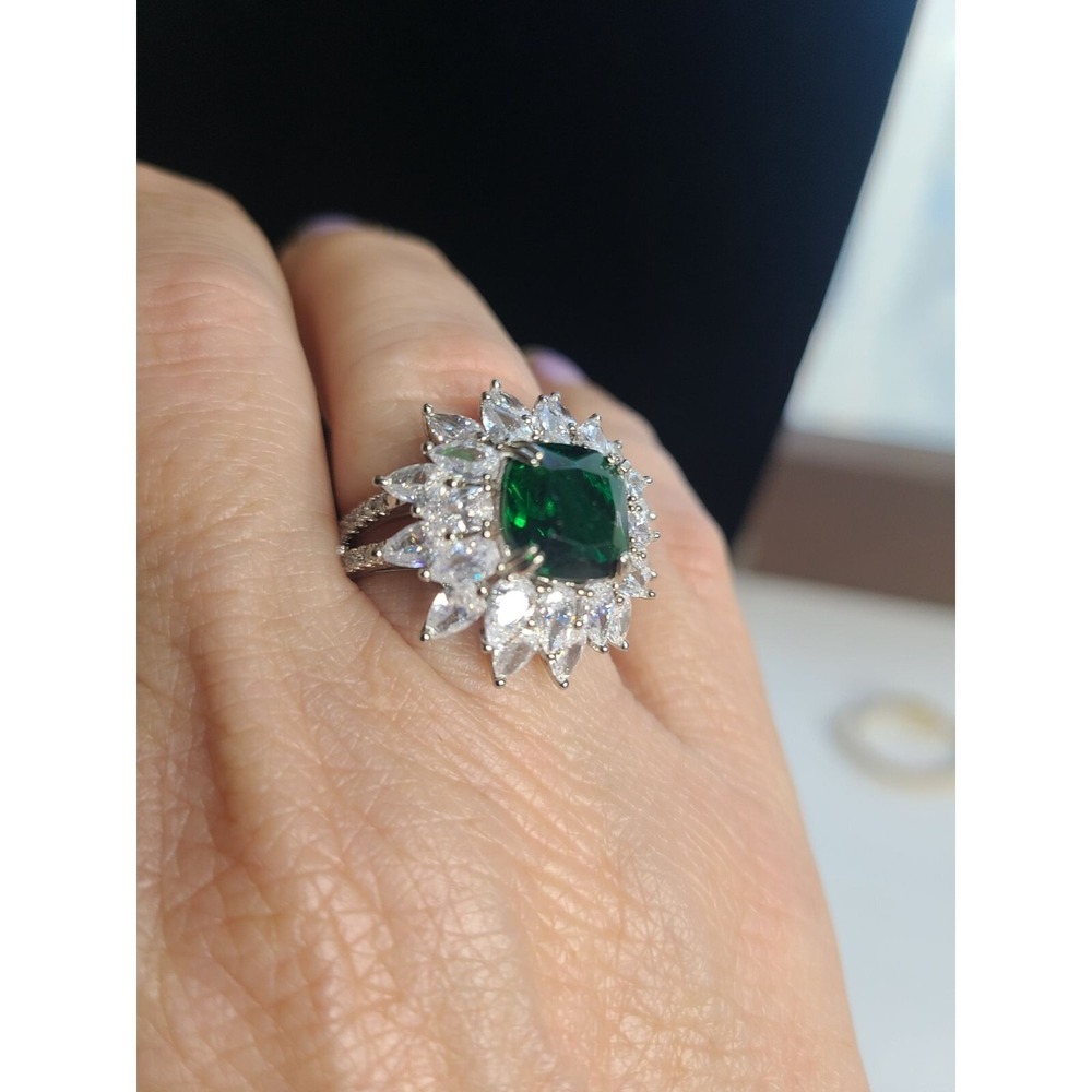 Elegant Simulated Emerald & Crystal Halo Ring Size 7.5 Silvertone - Picture 7 of 15